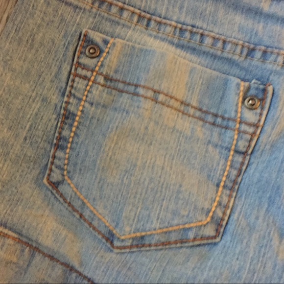 Ladies Levis shorts, size 27 - Picture 3 of 5